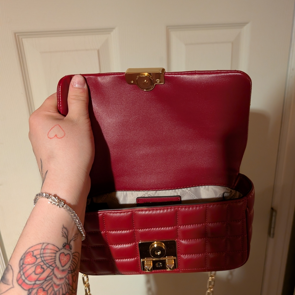 Michael Kors Tribeca quilted leather In red. Crossbody/Shoulder Bag - Picture 6 of 7